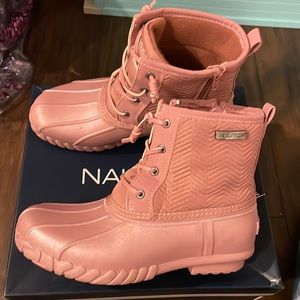 Nautica girls cold weather boot, Muave Pearl, Sz 4